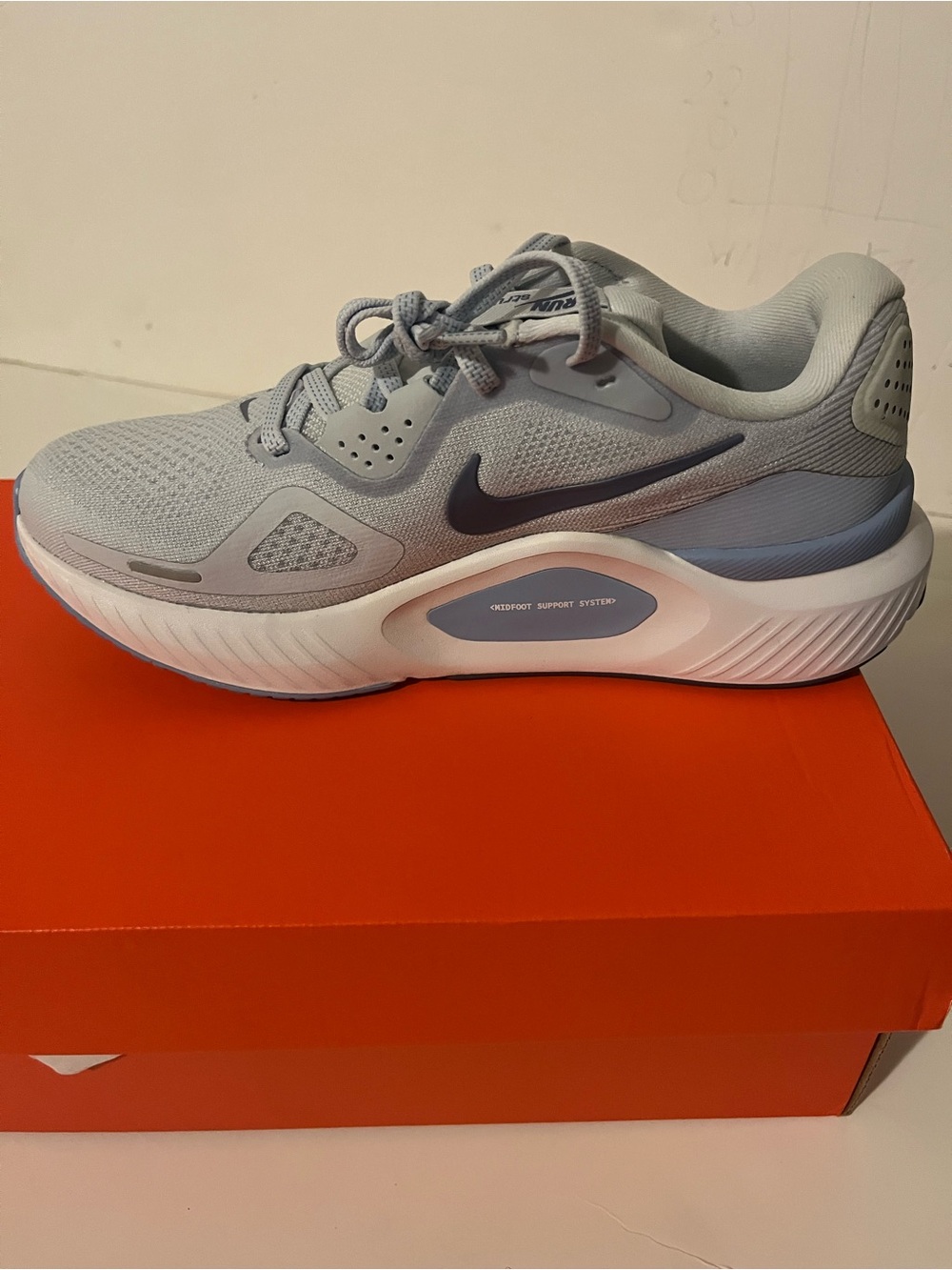 Nike Women’s Light Gray & Navy Running Sneakers